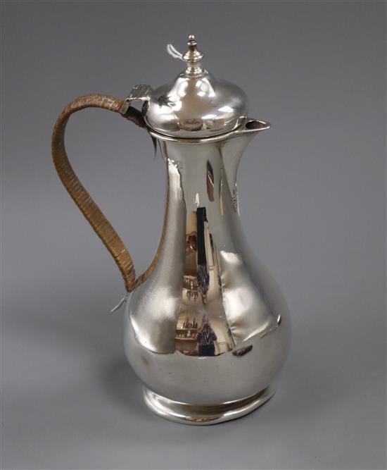 An Edwardian silver hot water jug, Charles Edwards, London, 1909, gross 10.5 oz.